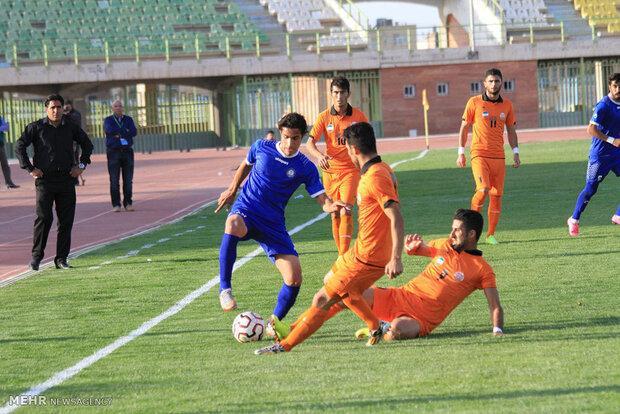 کادر فنی مس کرمان روی لبه تیغ کادر فنی مس کرمان روی لبه تیغ