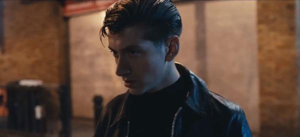 متن و ترجمه آهنگ Whyd You Only Call Me When Youre High? از Arctic Monkeys متن و ترجمه آهنگ Whyd You Only Call Me When Youre High? از Arctic Monkeys
